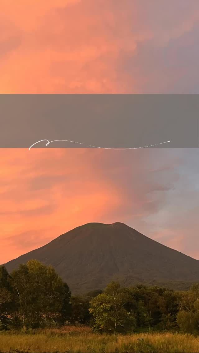 ベルギーで出会った、自然とともにある暮らし。
仕事で訪れたその地で目にしたのは、自然の中で、ゆったりと時間を過ごす人々の姿でした。
その体験をきっかけに、「本当の豊かさとは何か」を考えるように。
帰国後、心に残ったのは自然の中で暮らしたいという想い。
そして選んだのが、北海道。 
羊蹄山を望むこの場所でした。
自分らしく生きるための、ひとつの選択。
あなたなら、どんな暮らしを選びますか？
▶続きは後編でご紹介します.。o○
┈┈┈┈┈┈┈┈┈┈┈┈┈┈┈
もっと移住事例を読みたい方は↓↓↓

📣Webサイト『北海道に移住して家を建てる｜iezoom移住版』は @iezoom_ijuのプロフィール欄URLからご覧ください

【移住ストーリー】からご覧いただけます。
┈┈┈┈┈┈┈┈┈┈┈┈┈┈┈
#iezoom
#いえズーム移住版
#ニセコ
#北海道の暮らし
#シノザキ建築事務所
#北海道移住